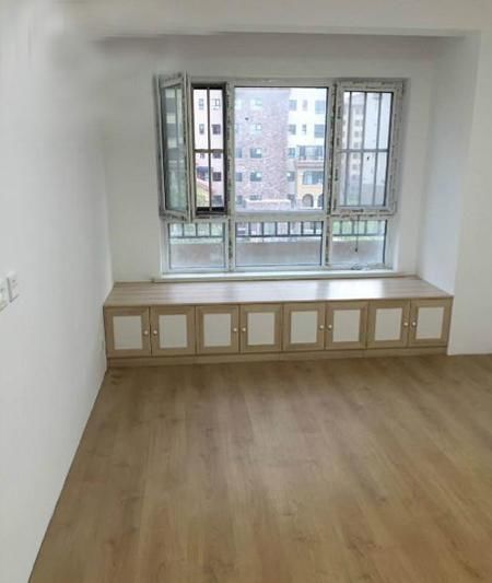 窗户|晒晒我的89㎡新房，请木工在窗户做一排柜子，邻居看了竟要效仿