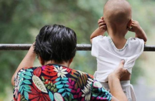 外孙女|外婆怕外孙女太热,把纸尿裤剪成“乞丐装”,网友求大量生产