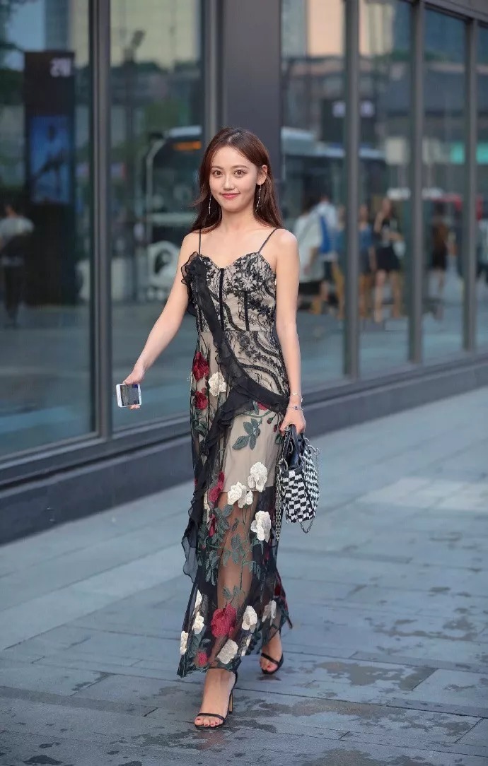 小姐姐|想要拥有时尚与浪漫,高跟鞋轻松为你打扮