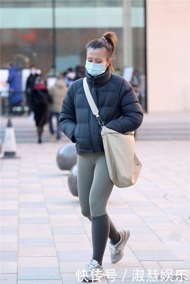 显身材的紧身裤搭配,时尚大方,不会辜负你的身材