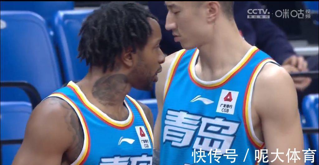 犯规|陶汉林半场砍下两双,哈德森吉伦沃特发威,山东男篮59-44青岛队