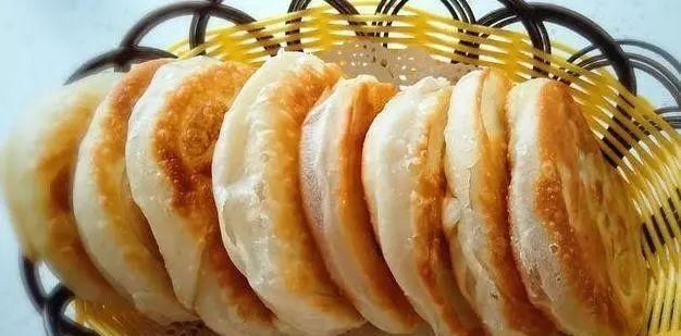 懒人早餐饼,手不沾面,一搅一卷下锅煎,松软又筋道,比油条好吃