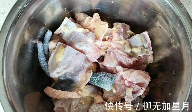 鲜香味美滑嫩可口的香菇蒸鸡,步骤简单,美味特别下饭!