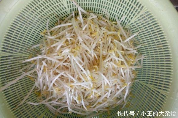 炒豆芽时加点“它”，豆芽更加清脆爽口，没有豆腥味！