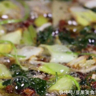 好吃|辣椒油这么做，又红又香又好吃