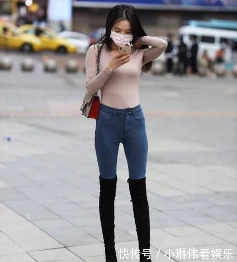 短靴|小姐姐爱穿紧身上衣配短靴,轻松“秀身材”,让人心动十足!