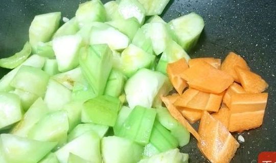 绿豆|小暑过后该吃它了!维C含量是绿豆的3倍,10秒做出一盘减脂菜