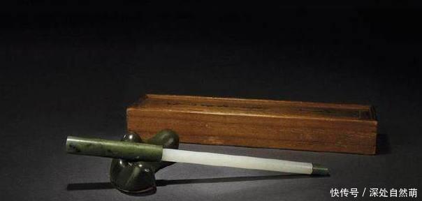 抚养|老人说自己被太监抚养大，拿出来一件宝贝，专家说这是溥仪用的！