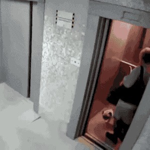 |搞笑GIF趣图:这就是当今流行的广场舞,广场不再是大妈的天下了