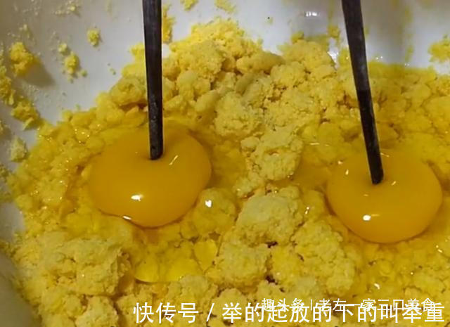 玉米面火了，教你新吃法，不炸不烙，一烫一卷，出锅孩子吃不够