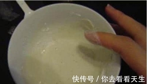 护肤品 别买昂贵的护肤品了,睡前涂点厨房里的它,三次皮肤亮白年轻十岁