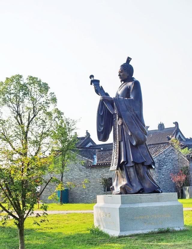唯一|史上唯一和孔子齐名,去世后能让孔子亲笔题写碑文的人,到底是谁
