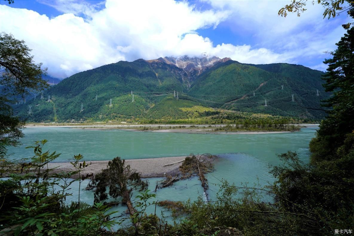 独自自驾游 欣赏最美的岗云杉林 体验环藏之旅的慢生活