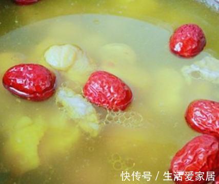 做板栗炖鸡时,板栗什么时候放?放对了时间,鸡肉软烂,板栗香甜