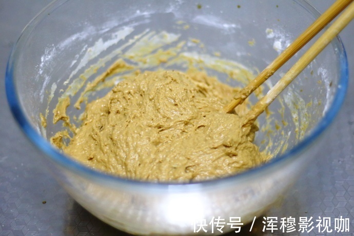 面粉只会做包子馒头不如做成发糕,一拌一蒸,又松软又香甜