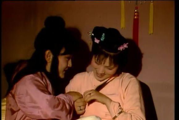 龄官&宝钗扑蝶是红楼梦最惊悚的一个片段!龄官画蔷寓意怀金悼玉!