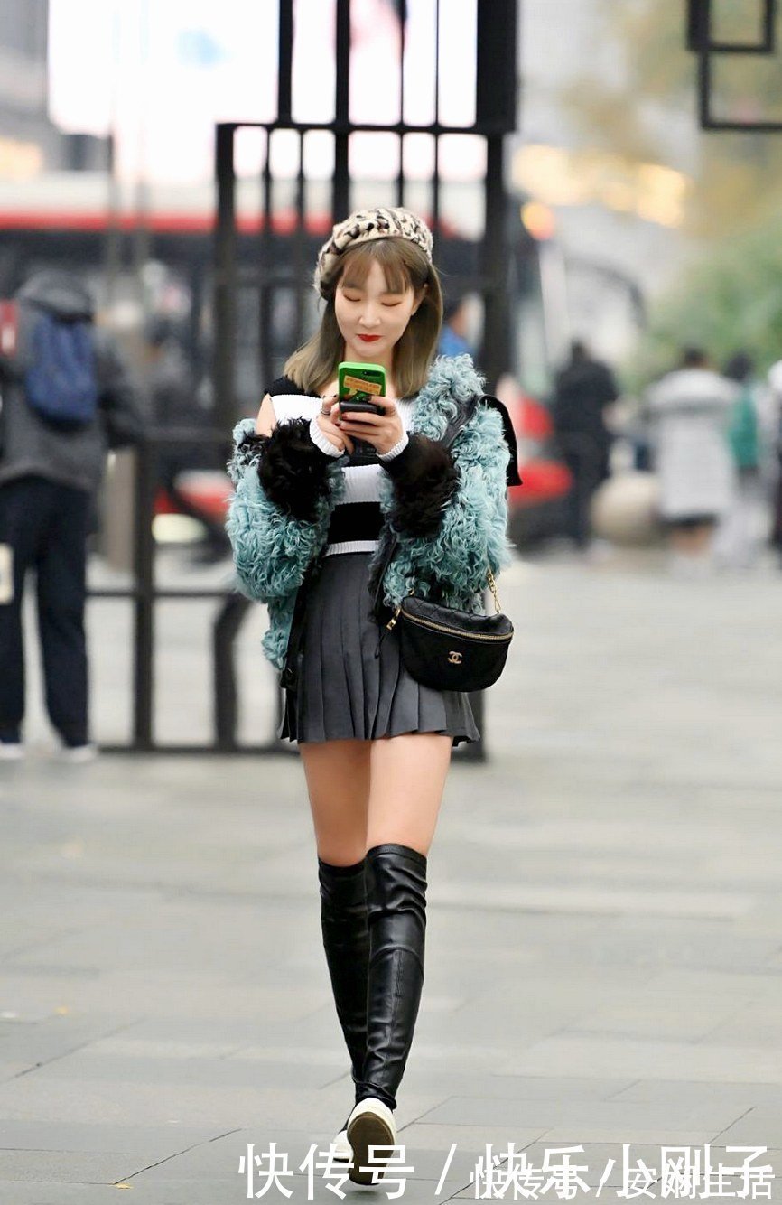 美女 长靴的优势脱颖而出,怎么会有如此好看的美女