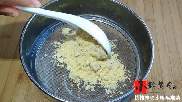 烙饼为什么发干发硬大多人以为用开水烫面,抹很多油,其实都错