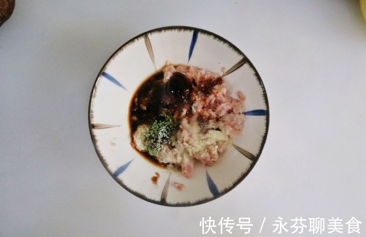 菇面|好吃到舔盘的土豆肉末拌面,酱香浓郁,一碗根本就不够吃