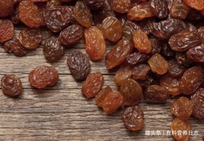 葡萄干|女性经期常吃此物,排出子宫污血,缓解手脚冰凉,早吃早健康