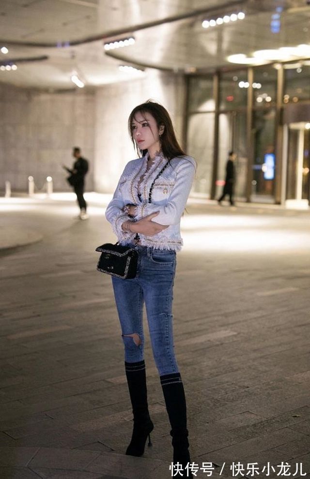 李圣经 小姐姐小西装搭配半身裙,真是好看极了