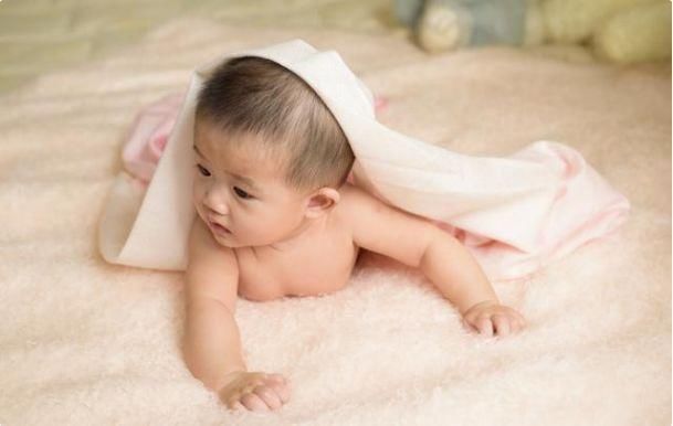 动作|宝宝在6个月前,若能熟练掌握这4个动作,证明发育节奏很优秀