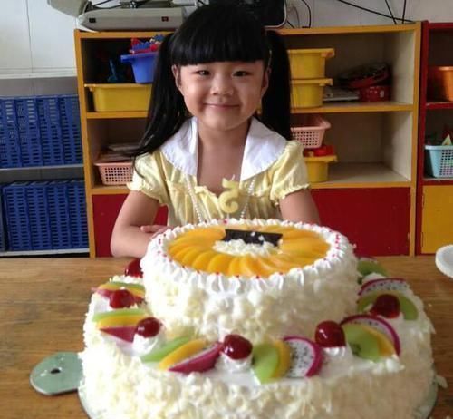 蛋糕|四岁娃过生日，家长把蛋糕送到幼儿园，其他家长的拒绝方式太硬核
