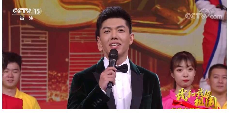 央视音乐晚会|冯硕张宇主持央视音乐晚会，身高优势明显，俊男美女风格意外搭
