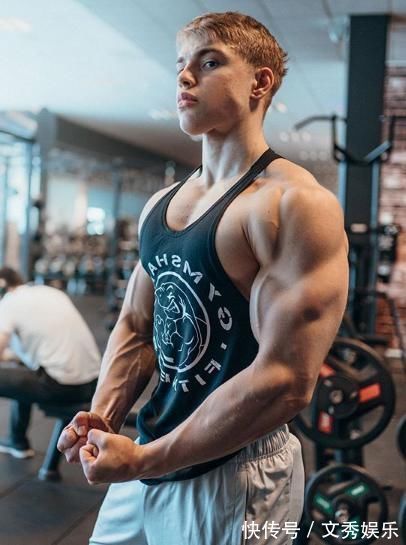 黄哲勋|他14岁开始健身,18岁一身肌肉炸裂,却被网友嘲健身早,长不高