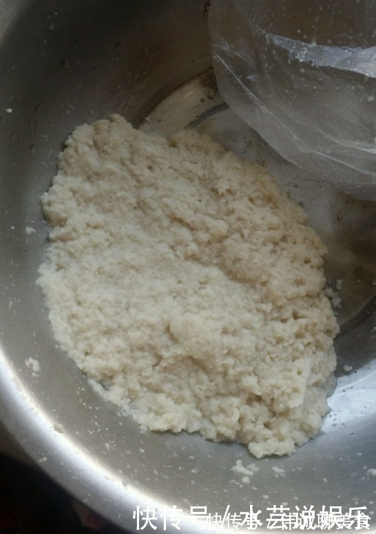 外婆|炸丸子,加淀粉是大错!外婆教我加点它,金黄酥脆,鲜嫩不油腻!