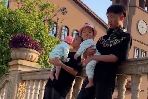 曾女士|有运气!双胞胎哥哥想要妹妹,宝妈又生对双胞胎,哥俩一人带一娃