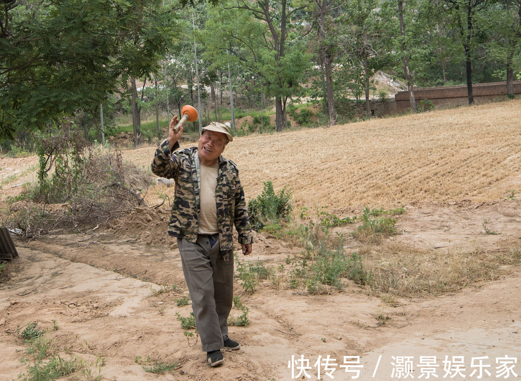 大叔!农村66岁老汉无妻无子,家藏万件“宝贝”,独居40余年像个老顽童