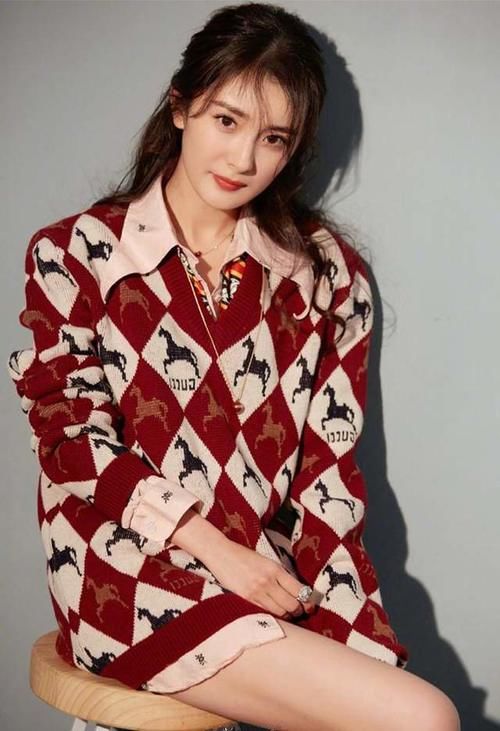 还在单穿毛衣？“衬衫＋毛衣”的叠搭才够吸睛！时髦显瘦还洋气