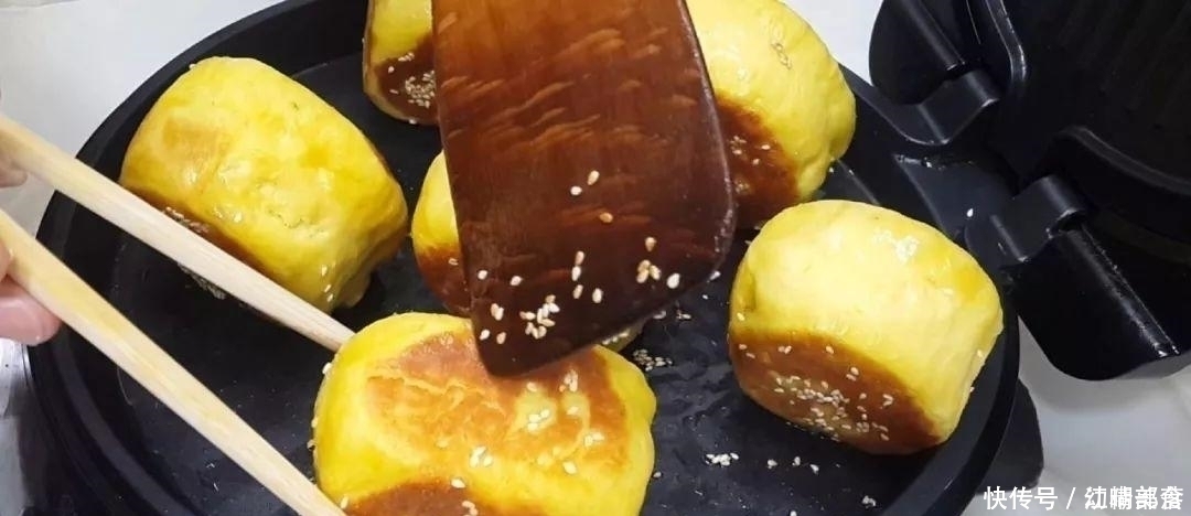 南瓜又出新吃法，不用油炸，比面包馒头做法简单，比南瓜饼还好吃