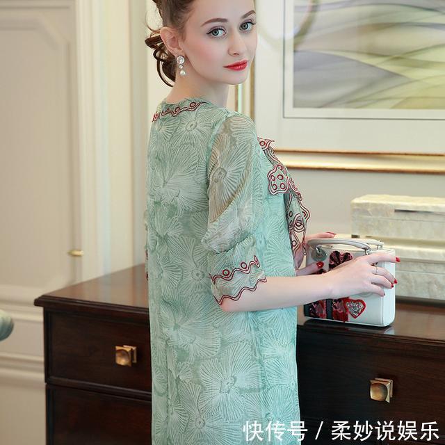 时尚修身连衣裙，省去搭配烦恼，上身清爽也不失优雅女人味