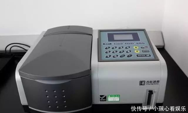 出于|朋友珠宝店开不下去,出于好意买了只6万的手镯,到手却是假货!