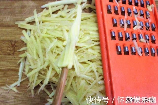 削皮器|把土豆穿到筷子上，真是太聪明了，用途花钱买不到，简单还实用