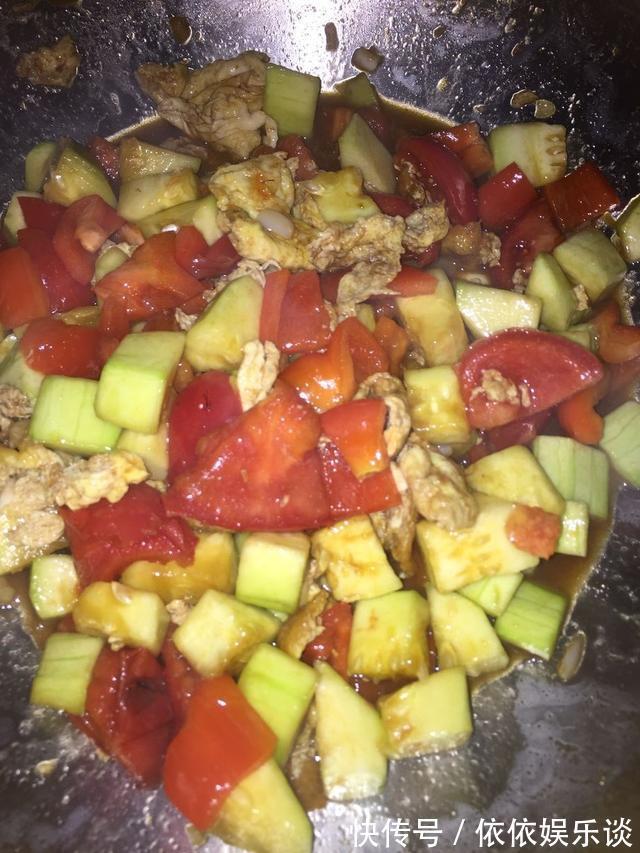 一碗面条，一碗菜卤做成家常“捞面条”，有滋有味吃起来