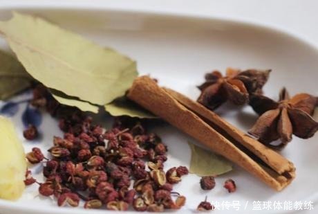  煮花生米时，牢记3点小技巧，花生米又香又入味，下酒追剧两不误