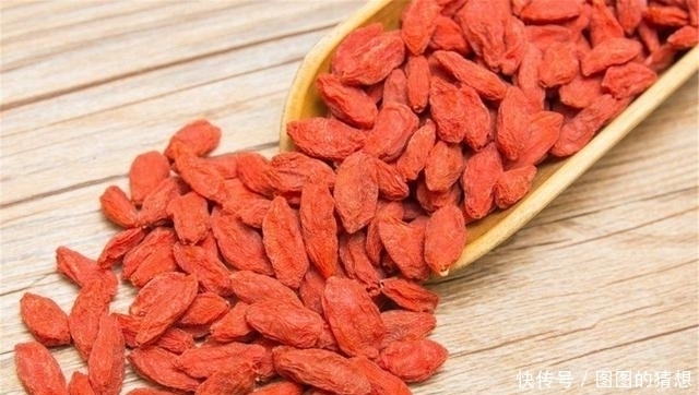 枸杞性甘|每天坚持嚼几粒枸杞,一段时间后,4件“喜事”悄悄降临!