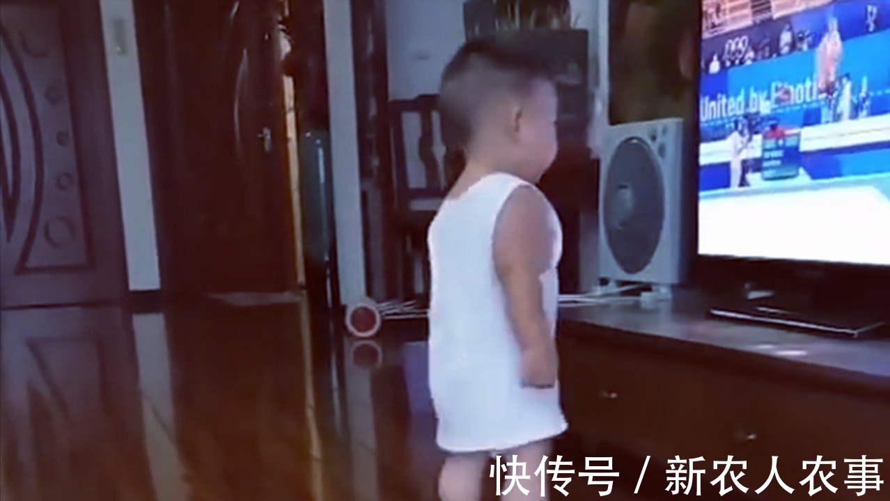 东京奥运会|一岁半的小萌娃看东京奥运会,迷上了中国体操队,神操作引笑众人