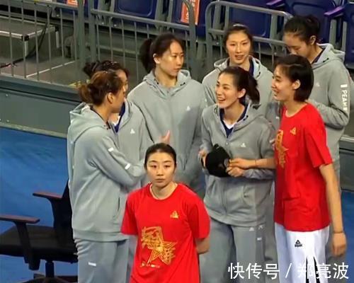 龚翔宇|颁奖礼一片祥和!李盈莹开心笑,江苏两小将比牙套,国手抢冠军帽