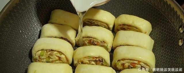终于找到了!早餐最好吃的做法,不蒸不油炸,层层裹着馅料,真香