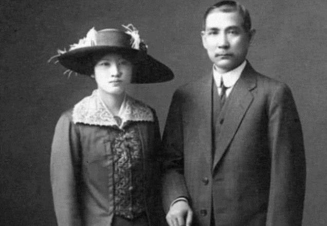 明星|宋庆龄年轻时有多美黑白老照片曝光，美得像整了容的大明星