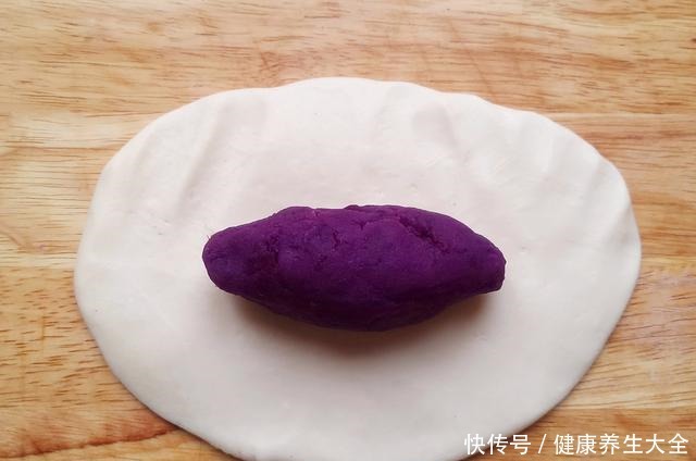  它长得像紫薯，但却不是紫薯，软乎香甜好解馋，用来当早餐很合适