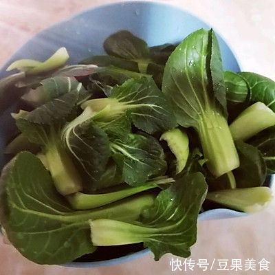 火腿|火腿玉米粒海鲜菇炒青菜，好看又好吃