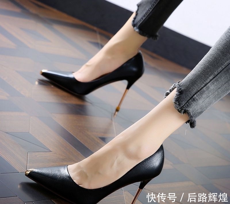 女人穿上“高跟鞋”,不管配裤子、裙子都养眼好看!
