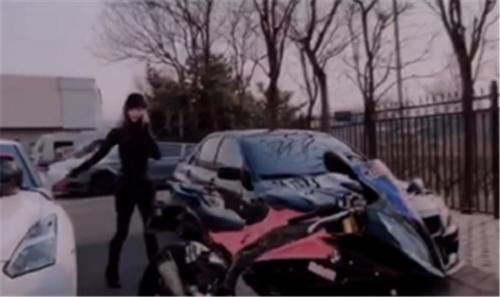 90后女骑的3台车 一台gtr一台三菱一台摩托车 每台都是性能车 快资讯 90后女骑的3台车 一台gtr一台三菱一台摩托车 每台都是性能车 快资讯