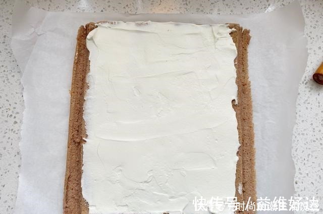 开裂|自制香浓的可可蛋糕卷，做法简单又方便，怎么卷都不开裂