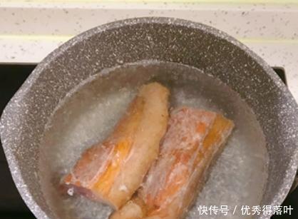 入味|炒腊肉时，不要切好就炒，学会多做3步，腊肉鲜香入味，口感特好